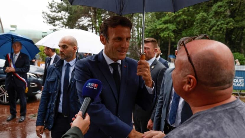 Parti Presiden Macron diramal tidak menang majoriti mutlak dalam Pilihan Raya Umum