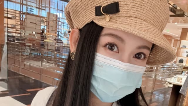 恺乐久违晒自拍，叹照相技术退步了！