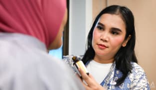 Impian PMI Singapura terwujud di Development: Dari make-up hingga desain grafis, inilah sosok relawan berjasa