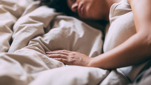 国大研究：人们身处不同时区时 睡眠时间和结构需更长时间调整