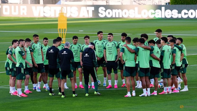 World Cup co-hosts Mexico beat Australia 1-0 in Rose Bowl warmup
