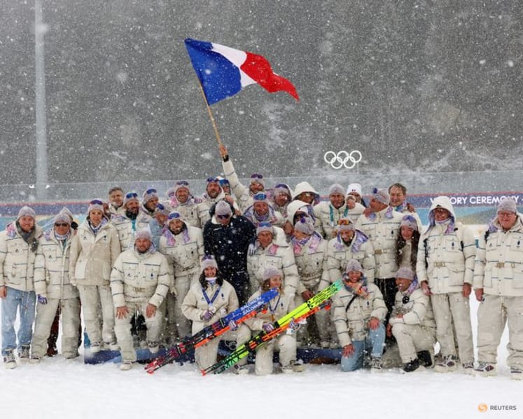 Biathlon-Fantastic French relish Norway rivalry as medal gap closes