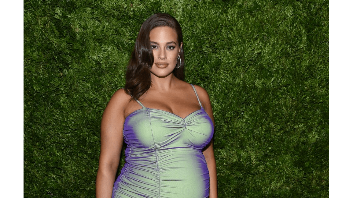 Ashley Graham shows off stretch marks 8days