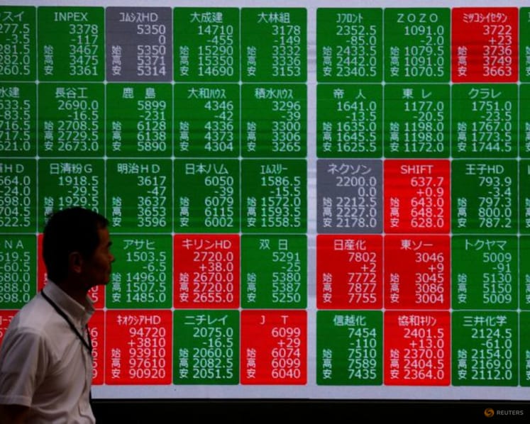 Shares seesaw in Asia as earnings loom, oil skids