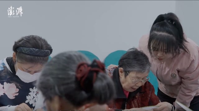 招生招不到娃 中国幼儿园转型成“托老所”
