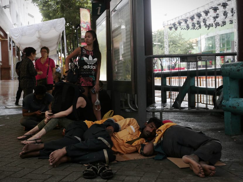 For S$5 an hour, migrant workers queue overnight for bak kwa For S$5 an hour, migrant workers queue overnight for bak kwa