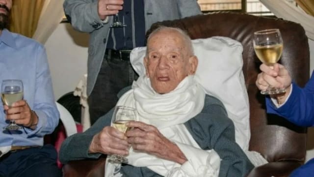全球第二长寿男子逝世 享年113岁又282天