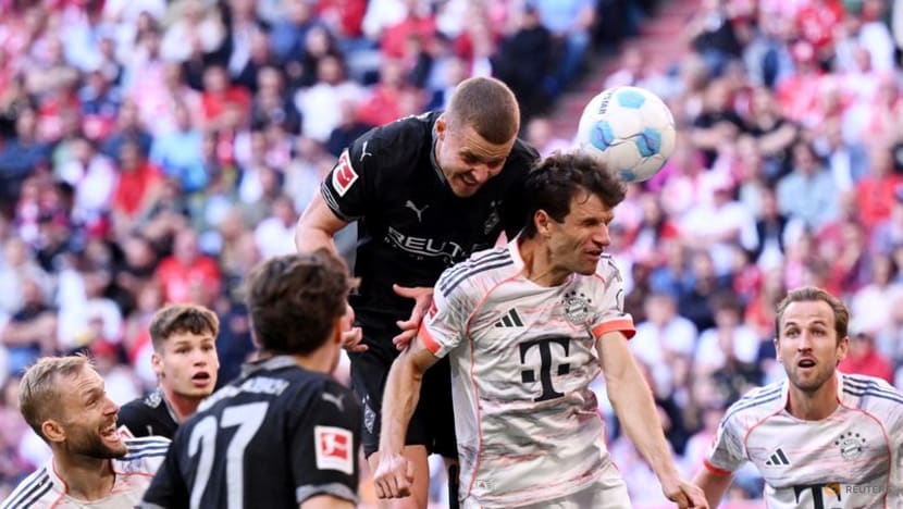 Champions Bayern beat Gladbach 2-0 in Mueller's final home game