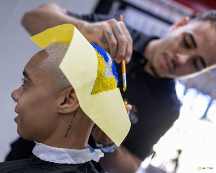 Barber shaves World Cup dreams into Brazilian fans' hair