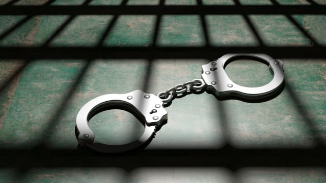 涉酒后大闹机舱恐吓要杀空服员 42岁男子将被控