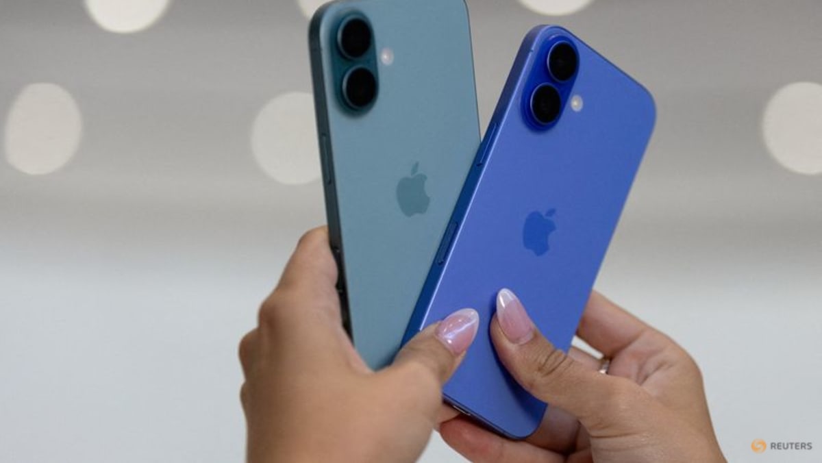 Apple considers raising iPhone prices, WSJ reports - Channel News Asia (Picture 1)