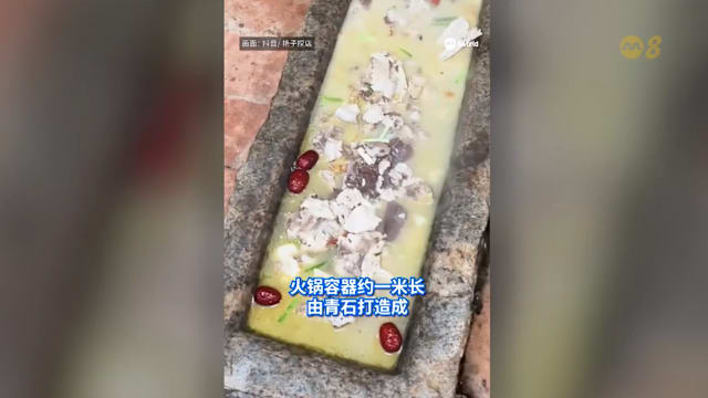  狮城有约  | 8分看视界：台中男庙里猛拍脑袋求开智  103岁阿嫲葬礼隆重壮观 