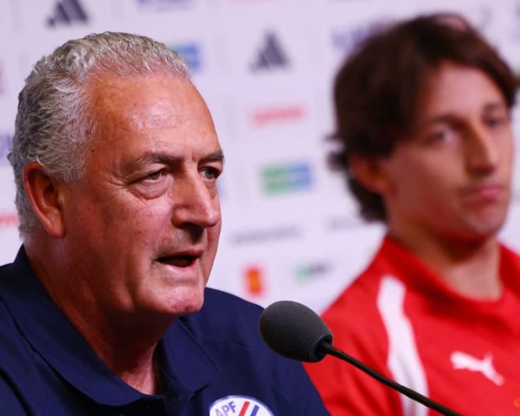 'Shoot at me, not them': Furious Paraguay coach tells media to back off