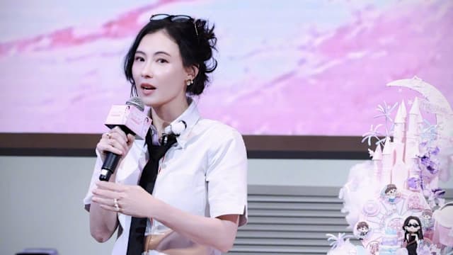 张柏芝46岁生日会化身“柳飘飘”，豪送46份香港往返机票宠粉！