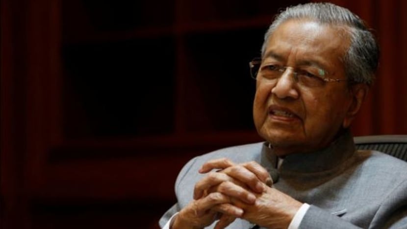 Kerajaan M'sia akan kaji projek jambatan bengkok, kata Dr Mahathir