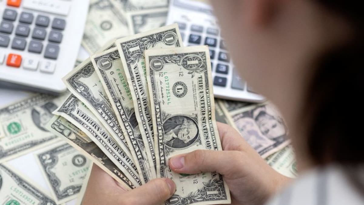 Dollar heads for weekly loss on dovish Fed expectations