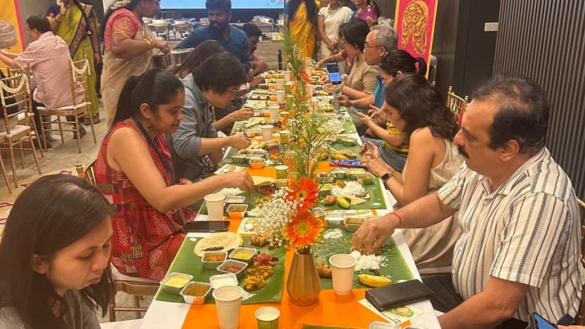 வாழை இலையில் சாப்பிடுவது தனி ருசி....எப்படிச் சாப்பிட வேண்டும் தெரியுமா?