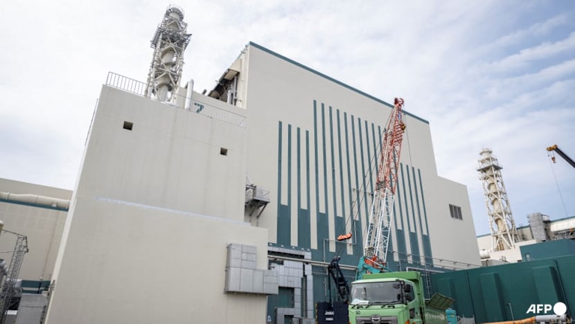 Japanese governor set to approve restart of world's biggest nuclear plant 