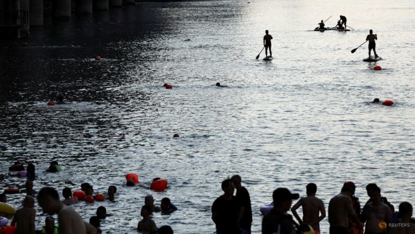 Chongqing residents seek shelter as heatwave hits China's southwest Chongqing residents seek shelter as heatwave hits China's southwest