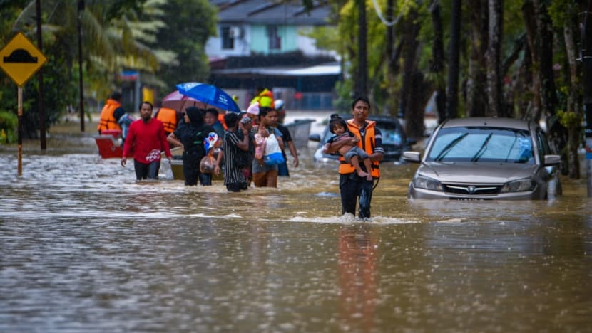 Malaysia floods: More than 27,000 evacuated as rain expected to continue