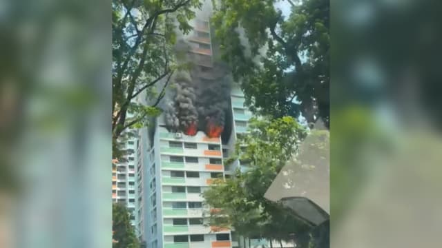 大巴窑组屋发生大火 火势蔓延中