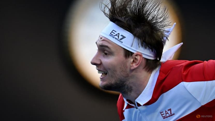 De Minaur bursts Bublik bubble to reach Melbourne quarter-finals again