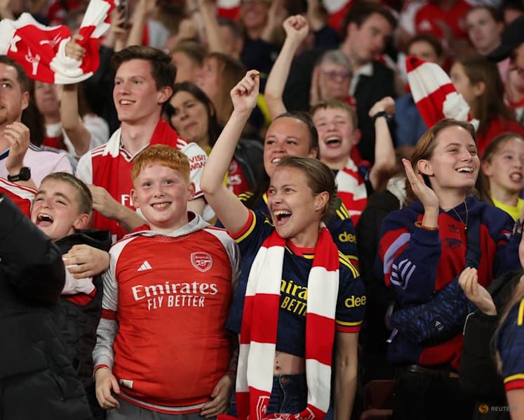 Holmberg's stoppage-time goal rescues Arsenal draw at Man United in WSL