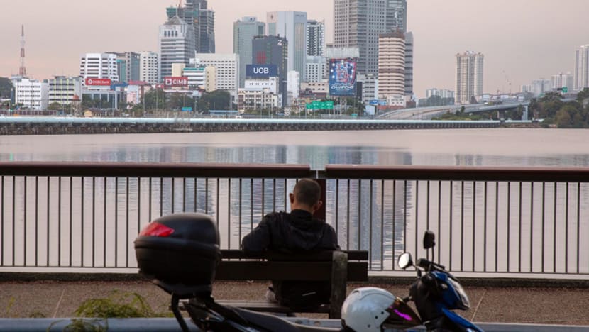 Malaysian govt study warns of 'brain drain', finds 3 in 4 M'sians living, working in S'pore skilled or semi-skilled