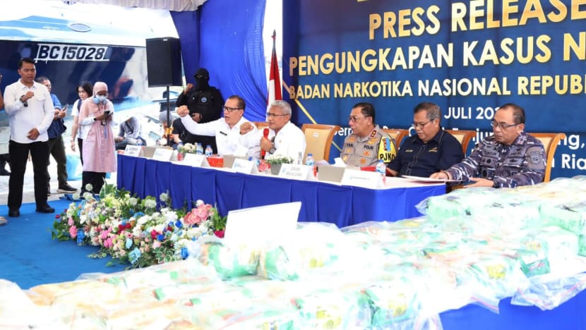 Indonesian authorities thwart drug smuggling attempt on board Singapore-flagged vessel Indonesian authorities thwart drug smuggling attempt on board Singapore-flagged vessel