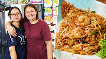 Some Customers Say 21-Year-Old Hawker Of Krua Thip Thai Kitchen Cooks Better Than Her Ex-Restaurant Chef Mum