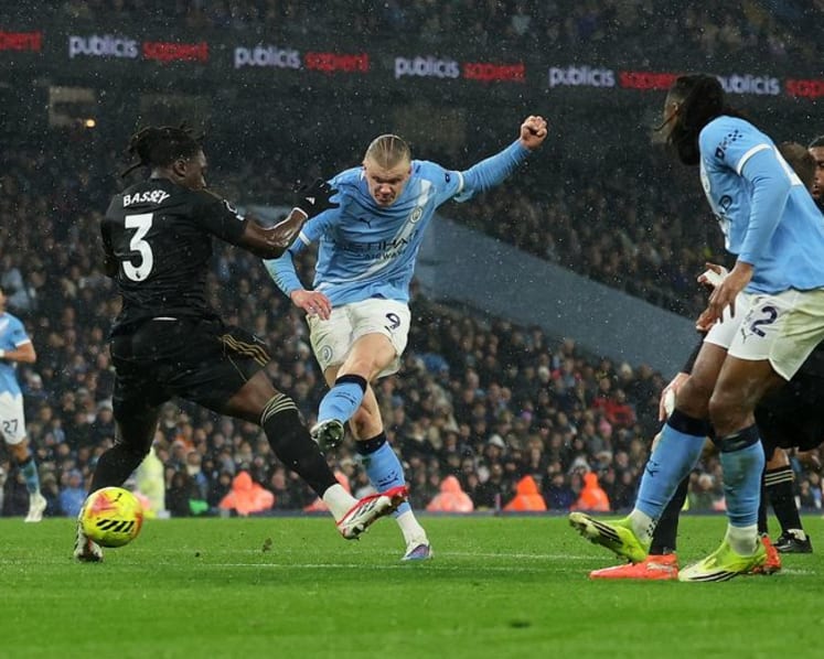 Man City and Villa close gap on Arsenal, Liverpool edge Sunderland