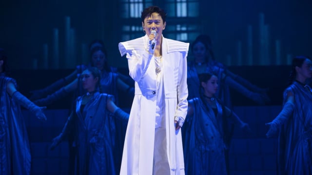 随机拜托路人帮拍照，居然找来了金曲歌王！