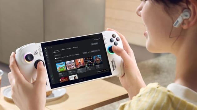 Microsoft-இன் முதல் Xbox கையடக்கக் கணினி விளையாட்டுச் சாதனம்