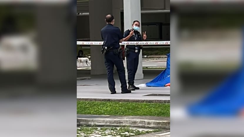Police apologise after officer responds 'inappropriately' to onlookers near scene of death Police apologise after officer responds 'inappropriately' to onlookers near scene of death