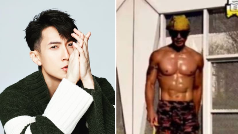 Hot Daddy Alert! Wu Chun, 43, Shows Off His Bulging Muscles While Learning How To Play Tennis Hot Daddy Alert! Wu Chun, 43, Shows Off His Bulging Muscles While Learning How To Play Tennis