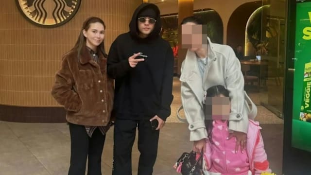 周杰伦夫妇墨尔本被捕獲　昆凌宽松打扮孕味浓