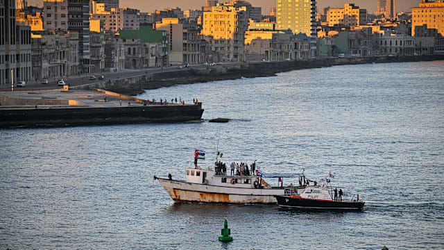 古巴遭能源封锁 救援团队通过水路运送关键物资