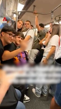 Italian students apologise for behaving badly on Bangkok train