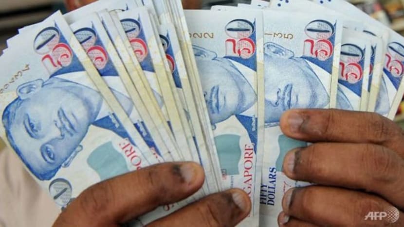 Pembantu rumah dijel curi hampir S$12,000 daripada majikan, buang S$2,650 ke luar tingkap kerana cemas