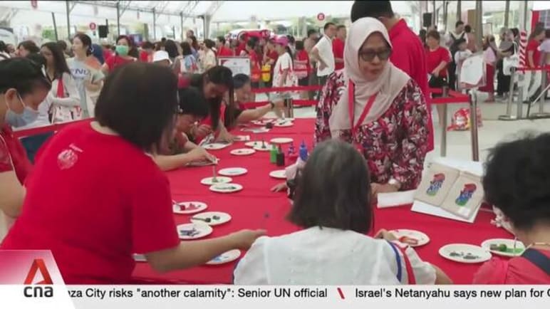 Estimated 170,000 people turned up to celebrate Singapore’s 60th birthday bash in heartlands.