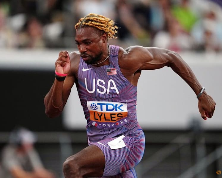 Lyles and Thompson keep apace in world championship heats