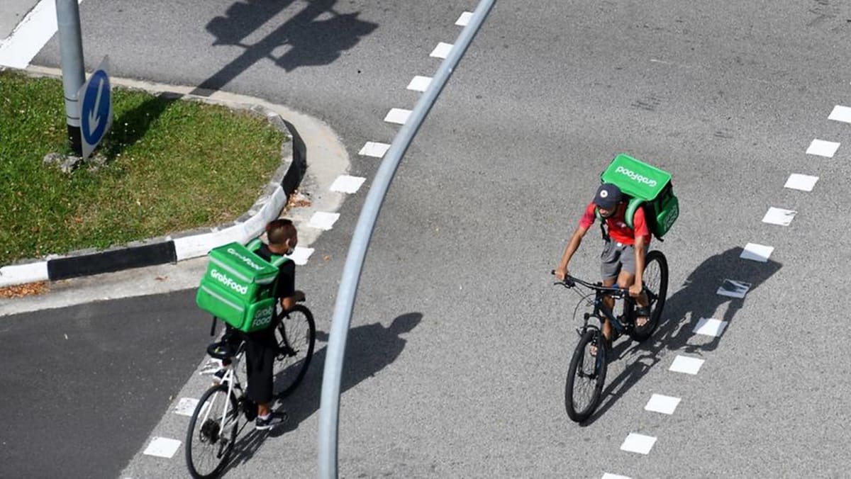 Grab rider demands S$10 tip for large KFC order, woman feels threatened