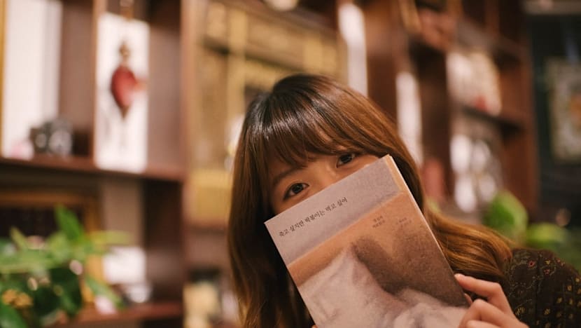 Penulis buku I Want to Die but I Want to Eat Tteokbokki, Baek Se-hee, meninggal di usia 35 tahun