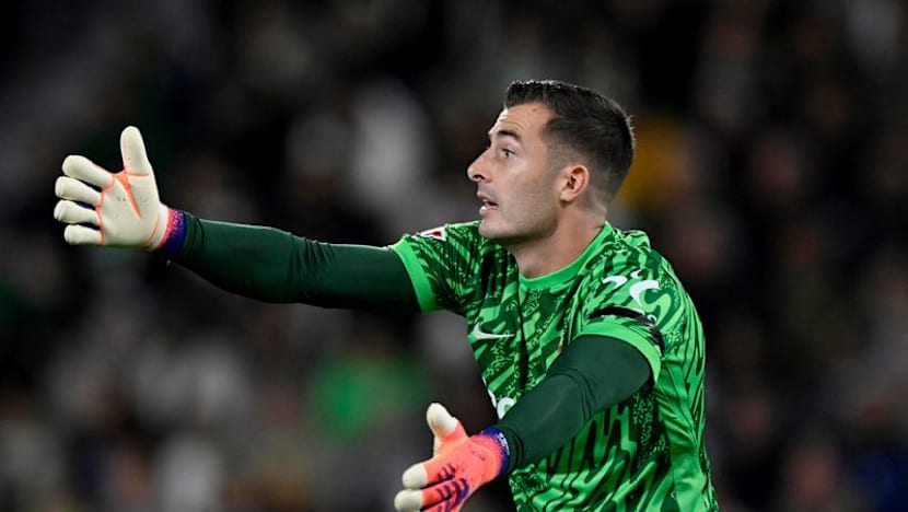 Barcelona keeper Pena to join Greek side Panathinaikos