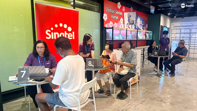 新电信优惠股即日起可套现 新邮政设专柜增人手应对询问