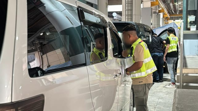 非法跨境包车业者因风险高而涨价 向乘客支招“瞒天过海”