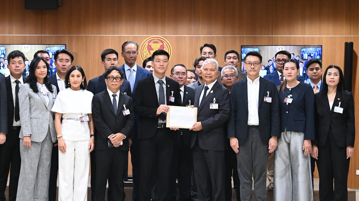 泰国反对党阵营对阿努廷和17名内阁部长提出不信任动议