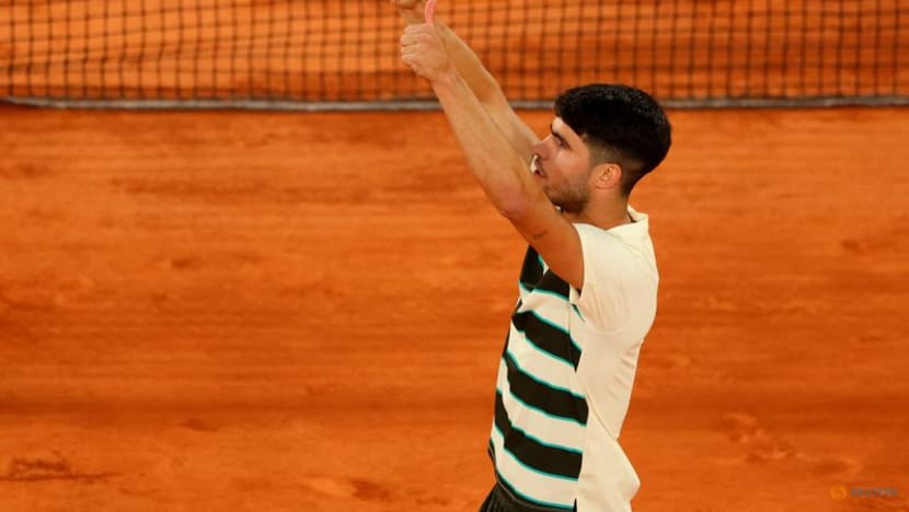 Merciless Alcaraz flattens Paul at French Open to reach semis