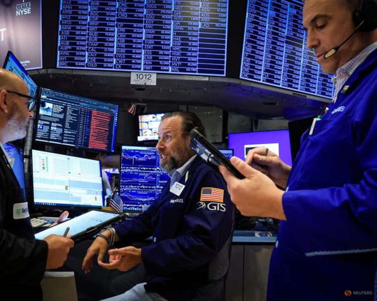 Global equity funds draw inflows for the eighth week on earnings optimism