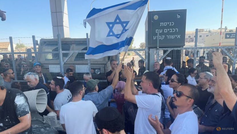 Israeli military probes suspected abuse of Palestinian detainee, drawing protests Israeli military probes suspected abuse of Palestinian detainee, drawing protests